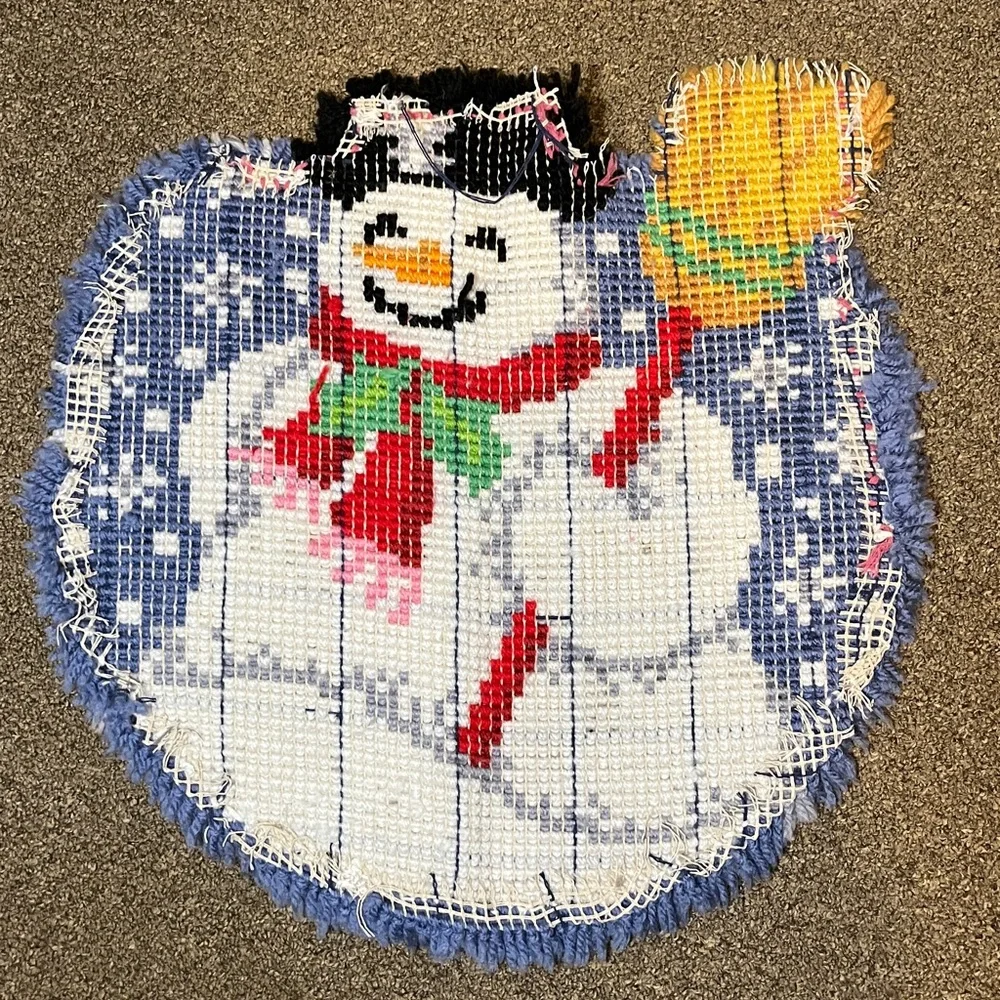 Vintage 1980s Latch Hook Christmas Snowman Handmade Winter Wall Hanging Rug Mat - Picture 5 of 6